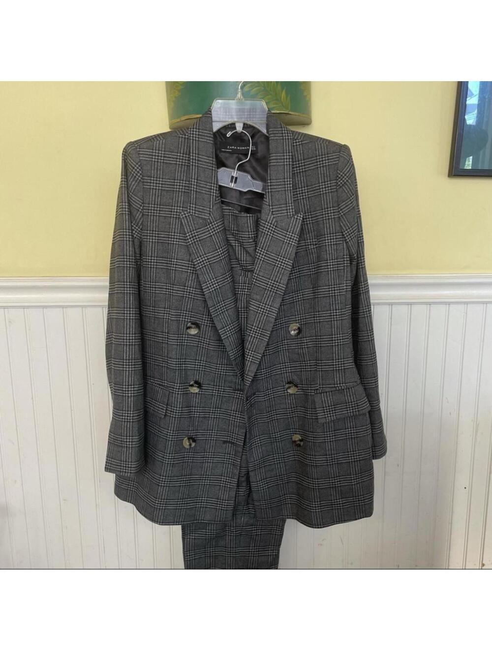 Zara Women's Grey and Green Suit
